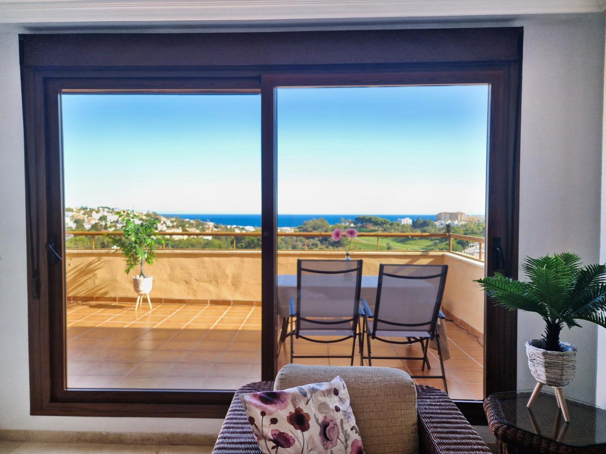 Апартаменты Penthouse Benalvistas Torregolf Seaview Бенальмадена Экстерьер фото